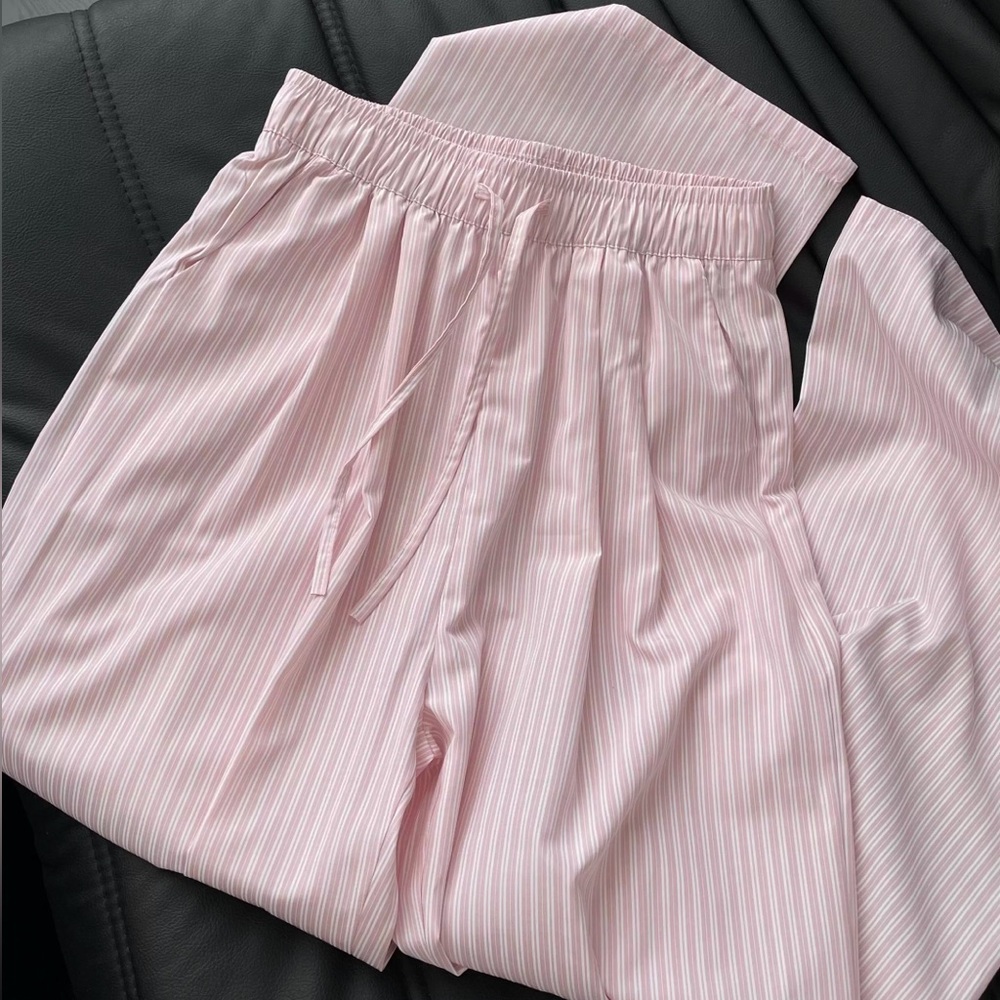 Striped Pink Straight Leg Pants. Runs small fits someone that weighs 120-135 lbs